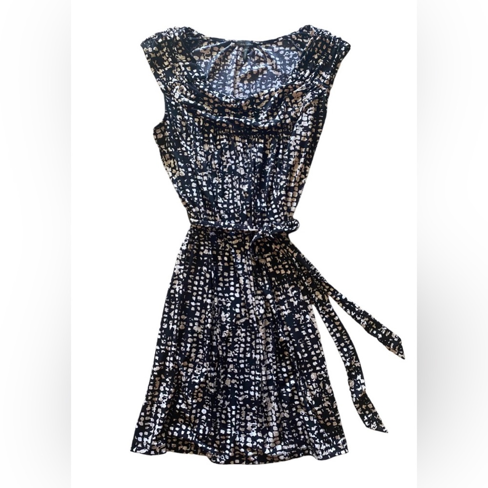 Daisy Fuentes Chic Sleeveless Dress size Medium